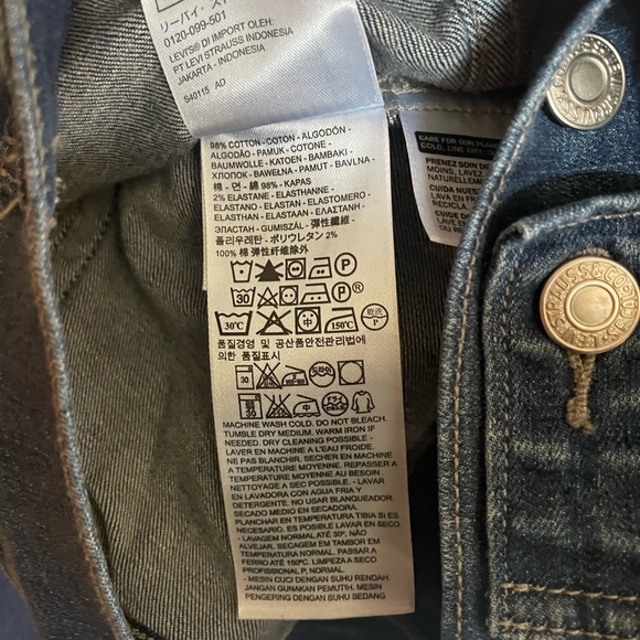 Levi’s Embroidered Denim Cropped Trucker Jacket - Picture 6 of 7